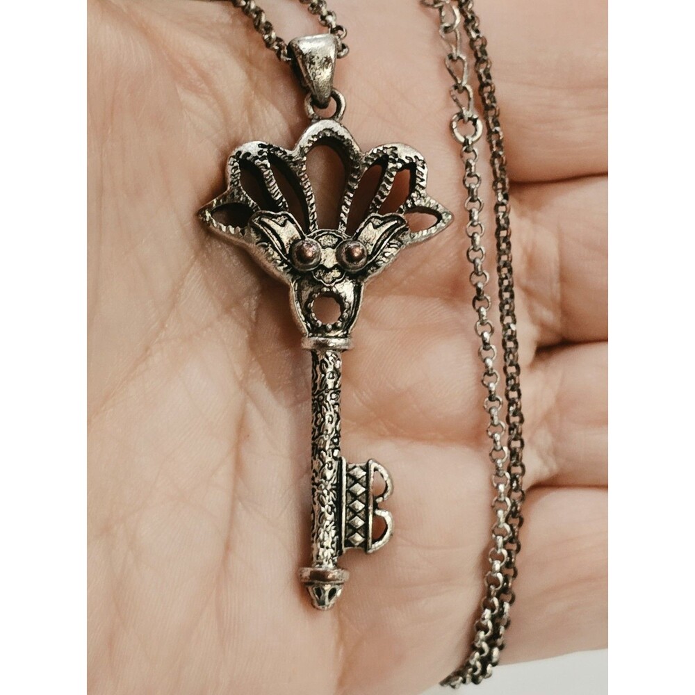 Vintage Skeleton Key Necklace Silver Tone Gothic Fantasy Pendant Steampunk 1163